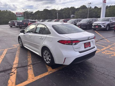 Used 2024 Toyota Corolla LE FWD image 5