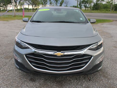 Used 2023 Chevrolet Malibu LT image 2