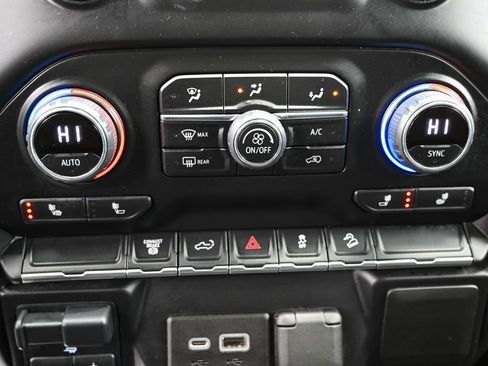 Used 2022 Chevrolet Silverado 2500 LT w/ Convenience Package image 28