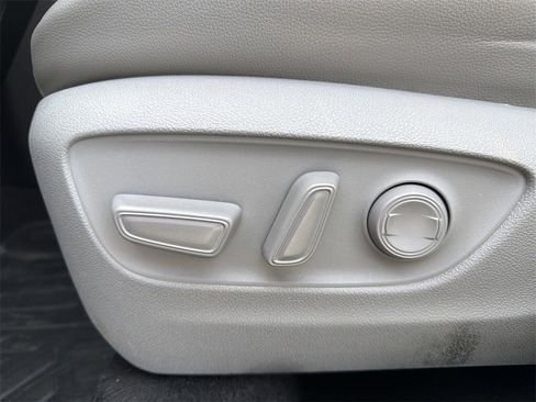 Used 2021 Toyota Highlander XLE image 13