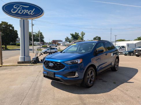 Used 2023 Ford Edge SEL w/ Sport Appearance Package AWD/4WD image 2