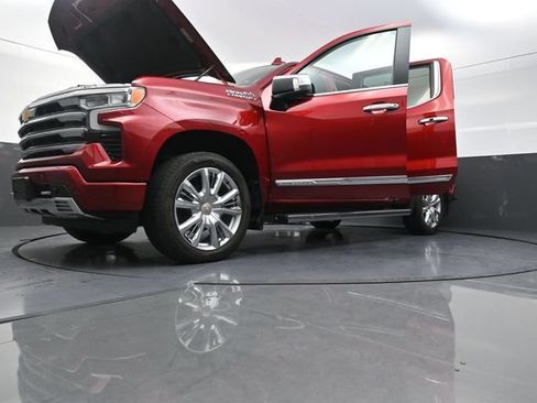 Used 2023 Chevrolet Silverado 1500 High Country w/ High Country Premium Package AWD/4WD image 31