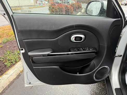 Used 2015 Kia Soul ! w/ Sun & Sound Package image 54