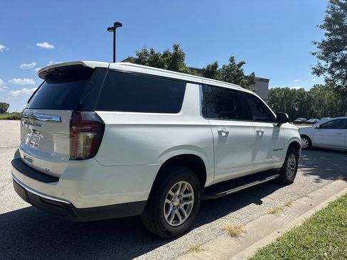 Used 2021 Chevrolet Suburban LT RWD image 5