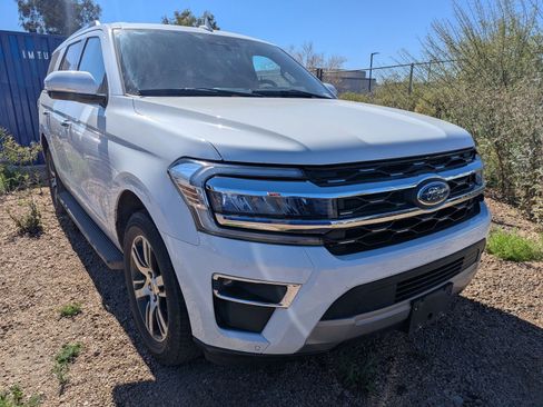 Used 2024 Ford Expedition Limited image 3
