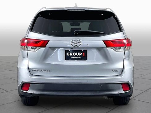 Used 2019 Toyota Highlander XLE FWD image 5