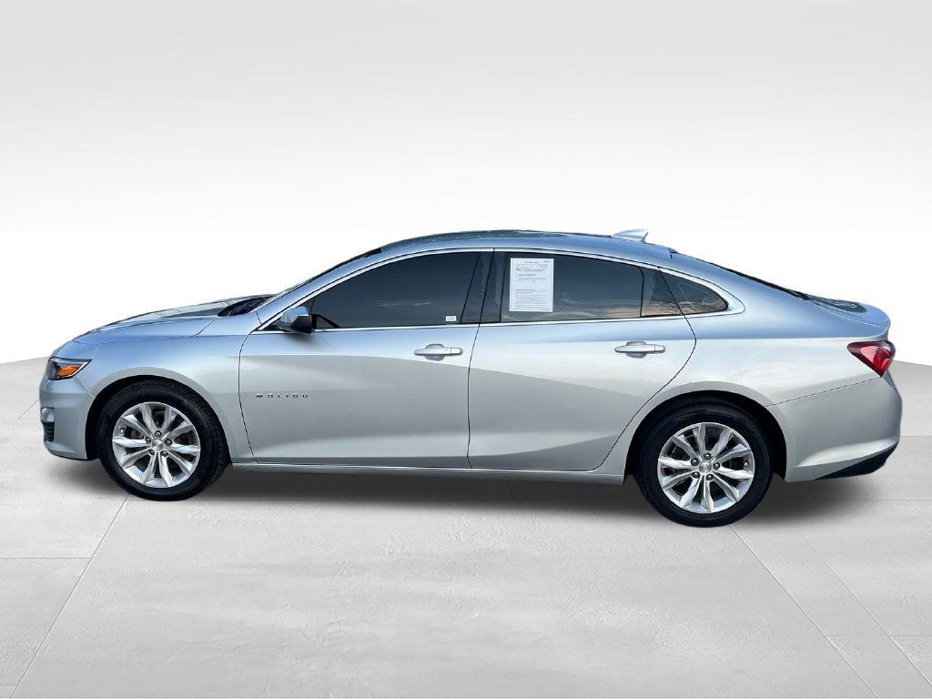 Used 2022 Chevrolet Malibu LT FWD image 2
