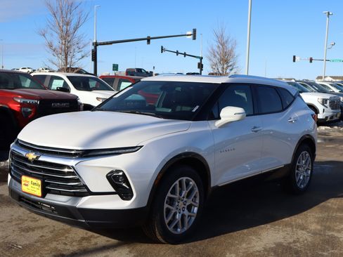 Certified 2025 Chevrolet Blazer Premier w/ Driver Confidence II Package image 3
