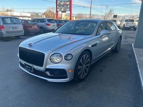 Used 2021 Bentley Flying Spur W12 image 44