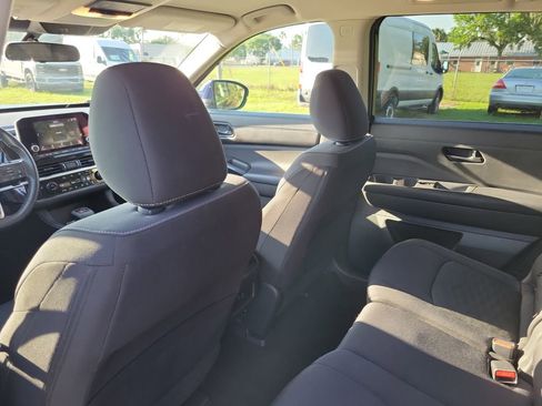 Used 2024 Nissan Pathfinder SV FWD image 30