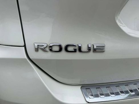 Used 2019 Nissan Rogue SV FWD image 15