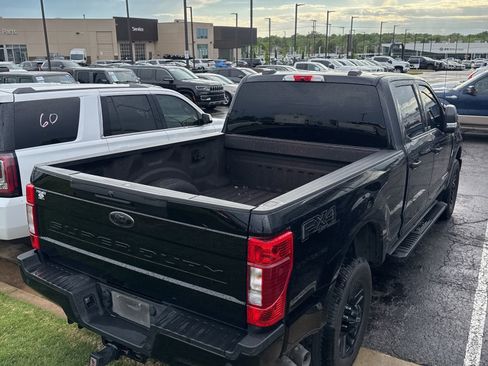 Used 2022 Ford F250 XLT w/ Black Appearance Package image 3