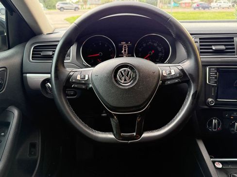 Used 2017 Volkswagen Jetta SE FWD image 10