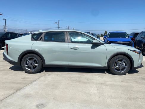 New 2026 Kia K4 FWD image 2