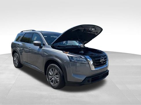 Used 2025 Nissan Pathfinder SV FWD image 9