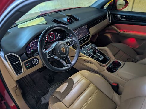Used 2023 Porsche Cayenne image 4
