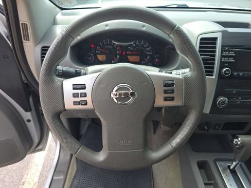 Used 2014 Nissan Frontier SV AWD/4WD image 16