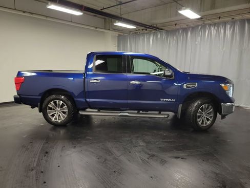 Used 2017 Nissan Titan SL image 10