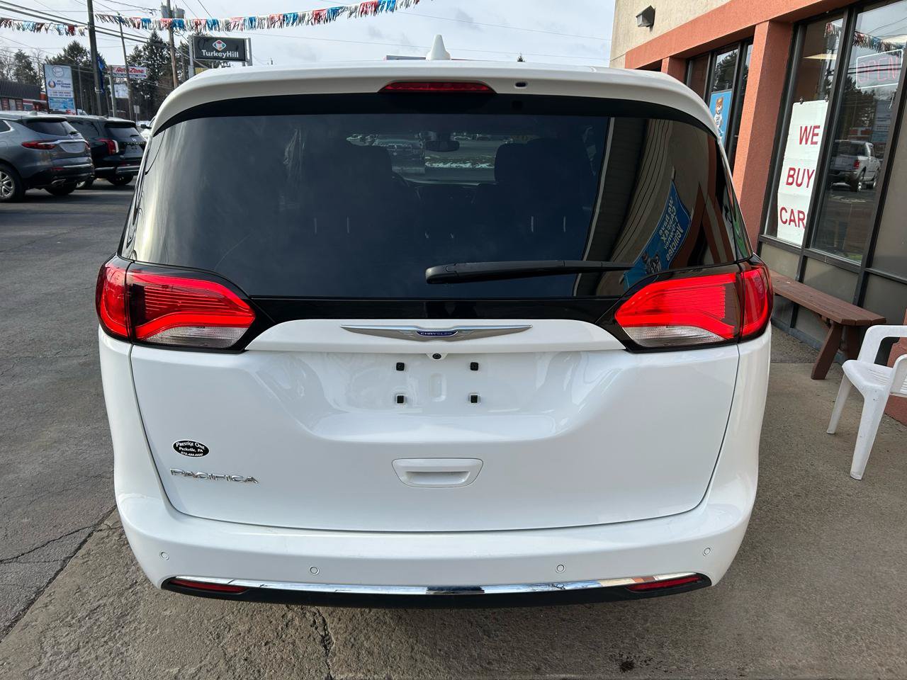Used 2019 Chrysler Pacifica Touring Plus w/ Tire & Wheel Group FWD image 5
