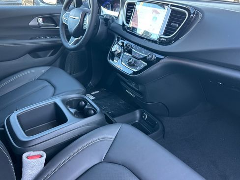 New 2026 Chrysler Voyager LX image 17