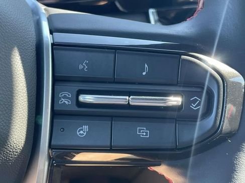 Used 2024 Chevrolet Colorado Z71 w/ Z71 Convenience Package 2 AWD/4WD image 23