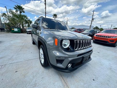 Used 2020 Jeep Renegade Latitude w/ Cold Weather Group AWD/4WD image 2