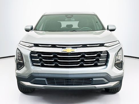 Used 2025 Chevrolet Equinox LT AWD/4WD image 2