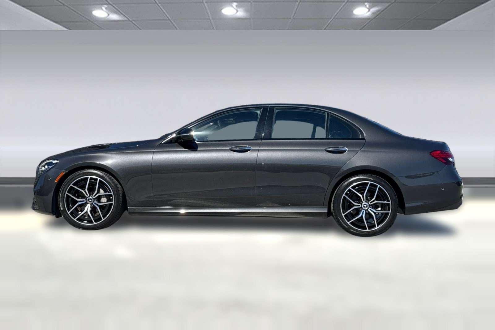 Used 2023 Mercedes-Benz E 350 Sedan image 2