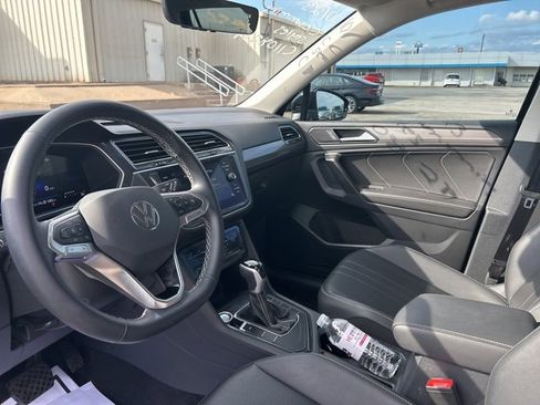 Used 2024 Volkswagen Tiguan SE w/ MDO Package, Three-Row image 8