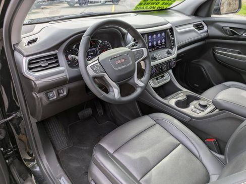 Certified 2023 GMC Acadia SLT w/ Preferred Package image 11