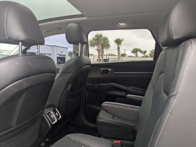 Used 2023 Kia Sorento EX w/ Panoramic Sunroof Package FWD image 13