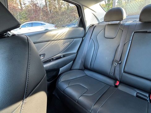 Used 2025 Hyundai Elantra Limited image 42