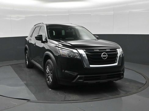 Used 2025 Nissan Pathfinder SV AWD/4WD image 3
