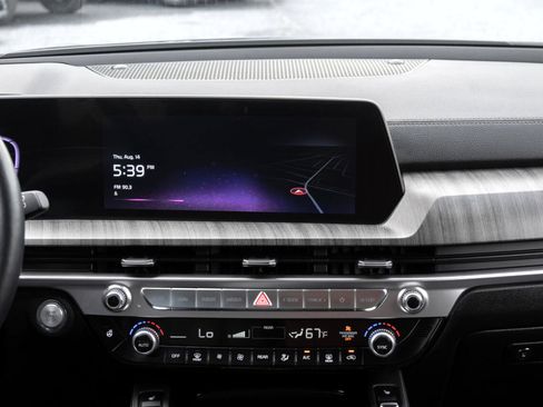 Used 2024 Kia Telluride EX w/ EX Captain's Chair Package image 27