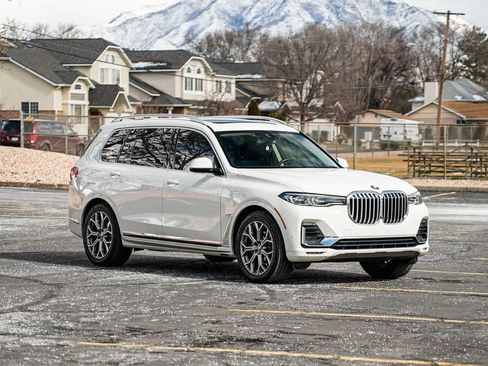 Used 2022 BMW X7 xDrive40i w/ Executive Package image 3