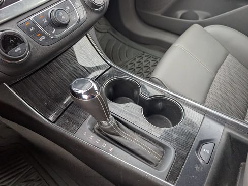 Used 2019 Chevrolet Impala LT FWD image 24
