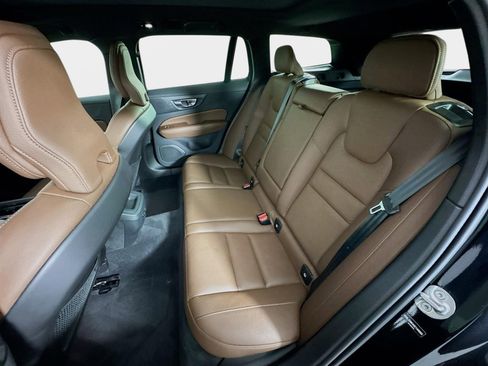 Used 2025 Volvo V60 B5 Cross Country Plus image 24