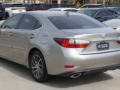 Used 2017 Lexus ES 350 w/ Luxury Package image 8