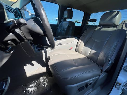 Used 2005 Chevrolet Silverado 2500 LT w/ Heavy-Duty Power Package RWD image 10