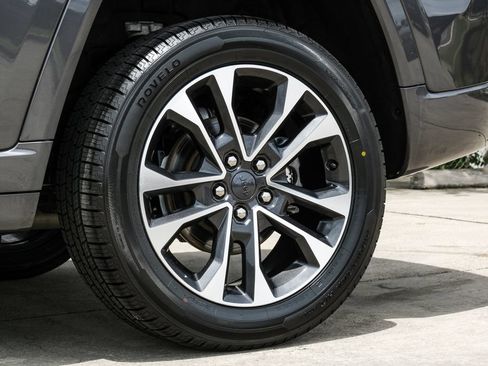 Used 2022 Jeep Grand Cherokee Overland w/ Luxury Tech Group IV RWD image 67