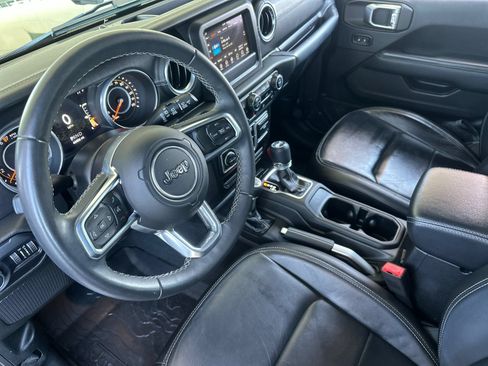 Used 2018 Jeep Wrangler Unlimited Sahara AWD/4WD image 10