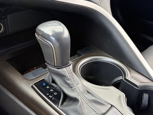 Used 2021 Toyota Camry SE w/ Carpet Mat Package (TMS) FWD image 8