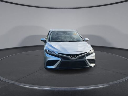 Used 2021 Toyota Camry SE FWD image 3