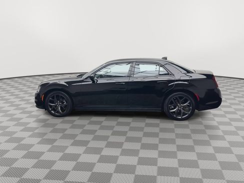 Used 2022 Chrysler 300 Touring w/ Sport Appearance Package image 31