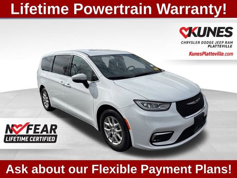 Used 2023 Chrysler Pacifica Touring-L image 1