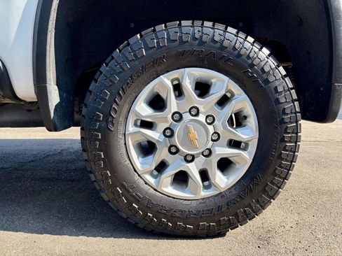 Used 2024 Chevrolet Silverado 2500 LT AWD/4WD image 37