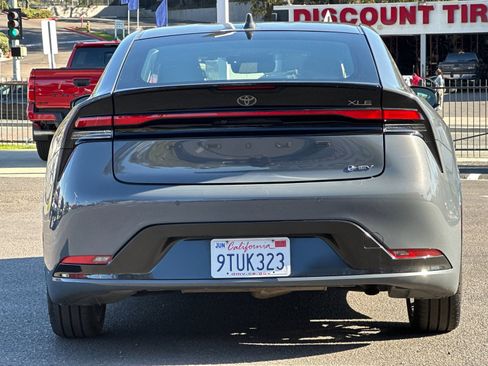 Used 2024 Toyota Prius XLE image 4