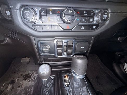 Used 2024 Jeep Wrangler Sahara image 33