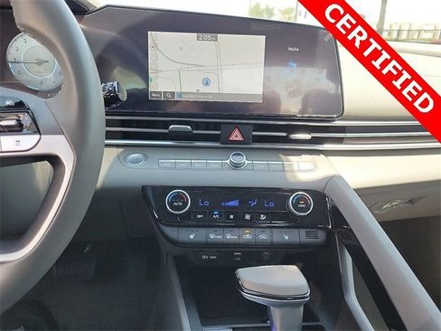 Used 2024 Hyundai Elantra SEL w/ Convenience Package image 11