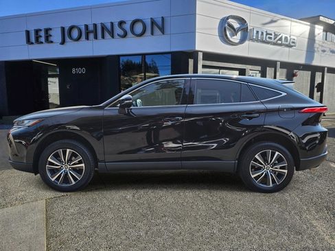 Used 2023 Toyota Venza LE AWD/4WD image 2